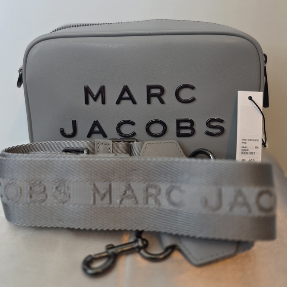 Marc Jacobs Handbags - Marc Jacobs The Flash Leather Camera Crossbody Bag